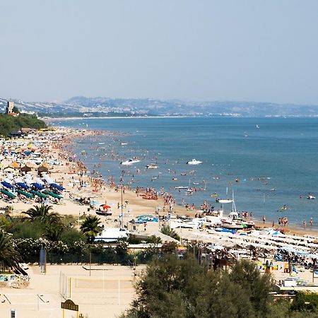 Zaffiro Luxury Silvi Vacanza Silvi Marina Exterior photo
